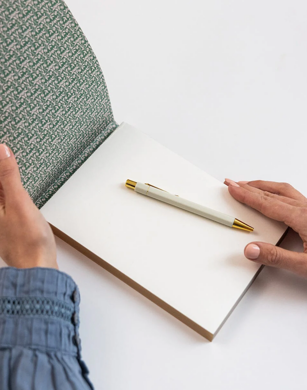 Bespoke Notepad Desktop Jotter - Finch Bramble