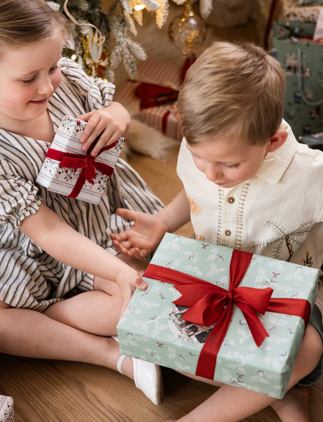 Bespoke Flat Wrap - Holly & Bows & Festive Florals