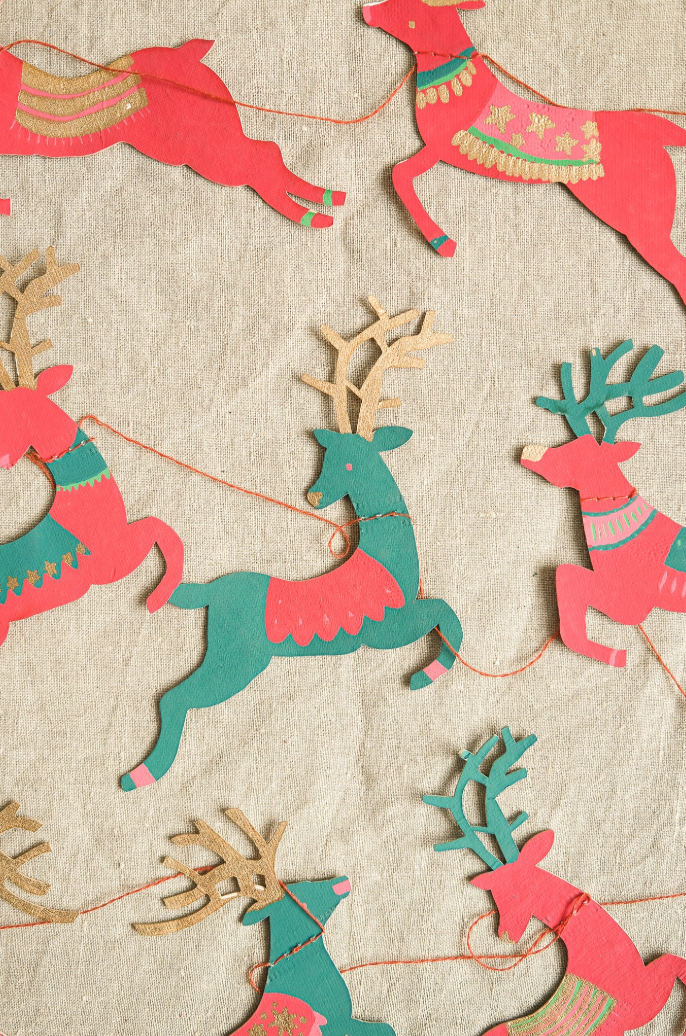 Christmas Decorative Garland 3m Long - Bright Reindeer (No.16)