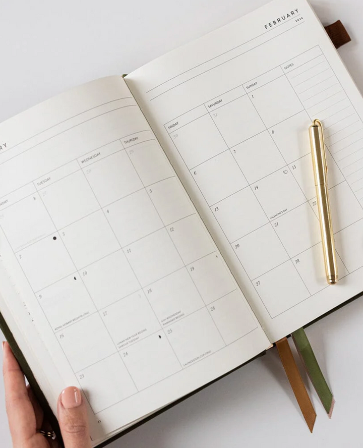 Bespoke 2026 Desktop Linen Bound Planner - Hunter Green