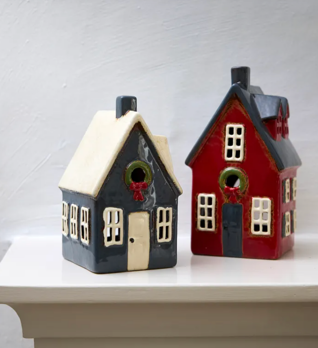 Alsace Tea Light Cottage Navy with Wreath