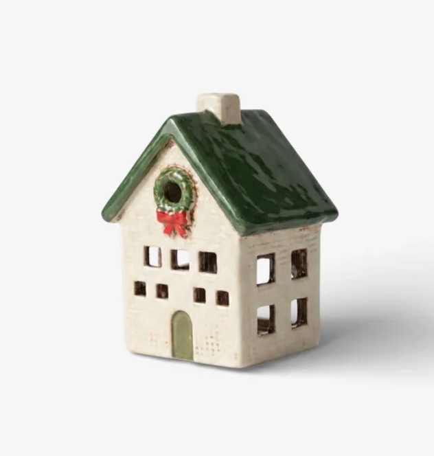 Tea Light House - Nordgard  Cottage with Bow Wreath