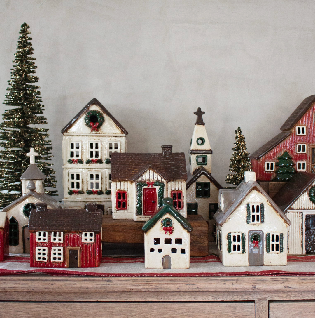 Tea Light House - Nordgard  Cottage with Bow Wreath