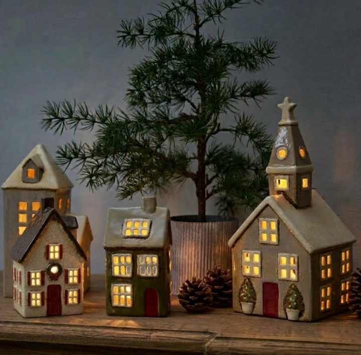 Nordgard Tall Villa with Bow Wreath