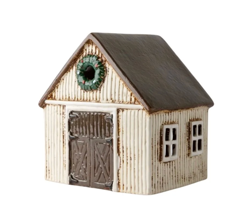 Nordgard Stable with Wreath
