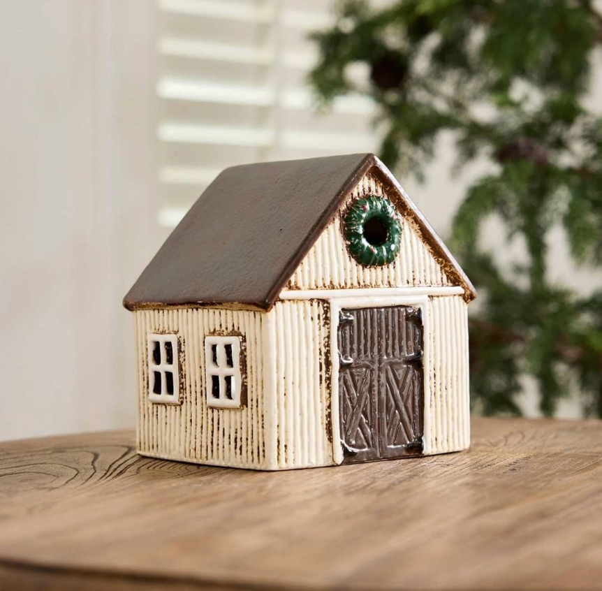 Nordgard Stable with Wreath